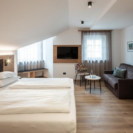Hotel Blitzburg Brunico Esterno foto