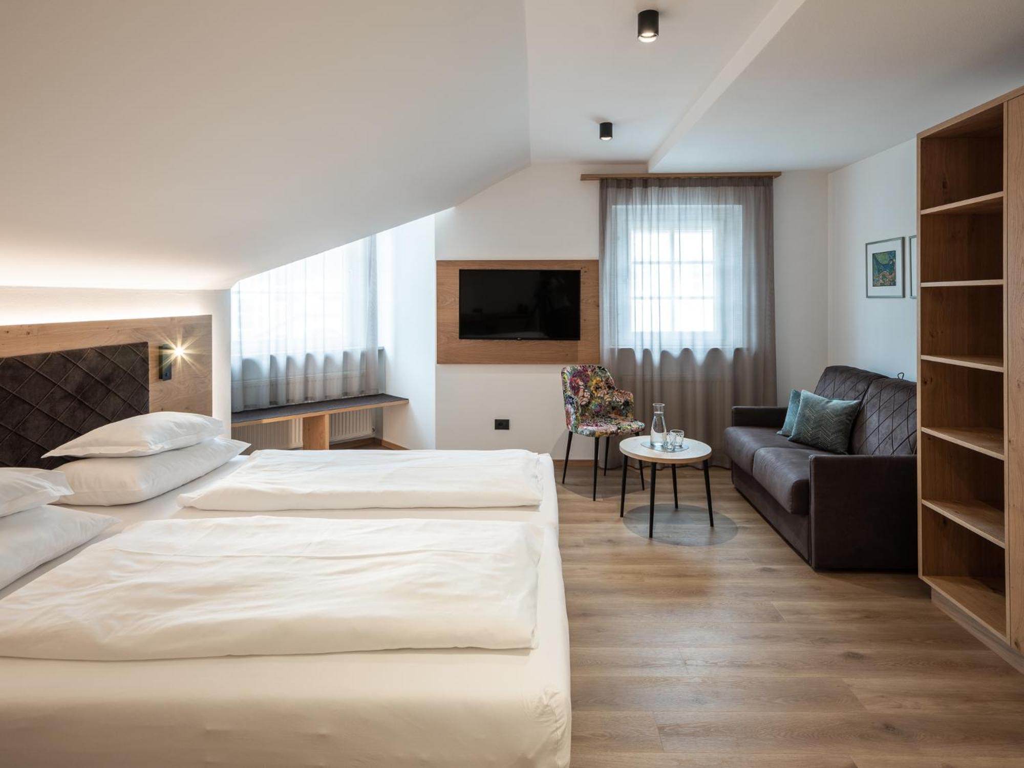 Hotel Blitzburg Brunico Esterno foto