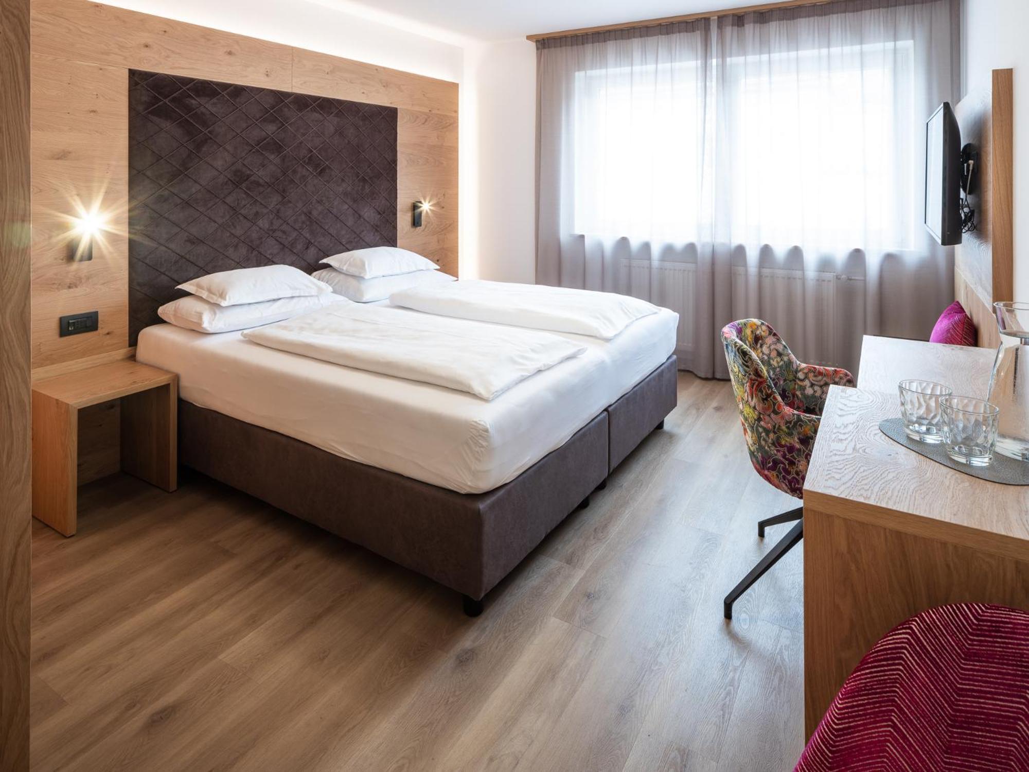 Hotel Blitzburg Brunico Esterno foto