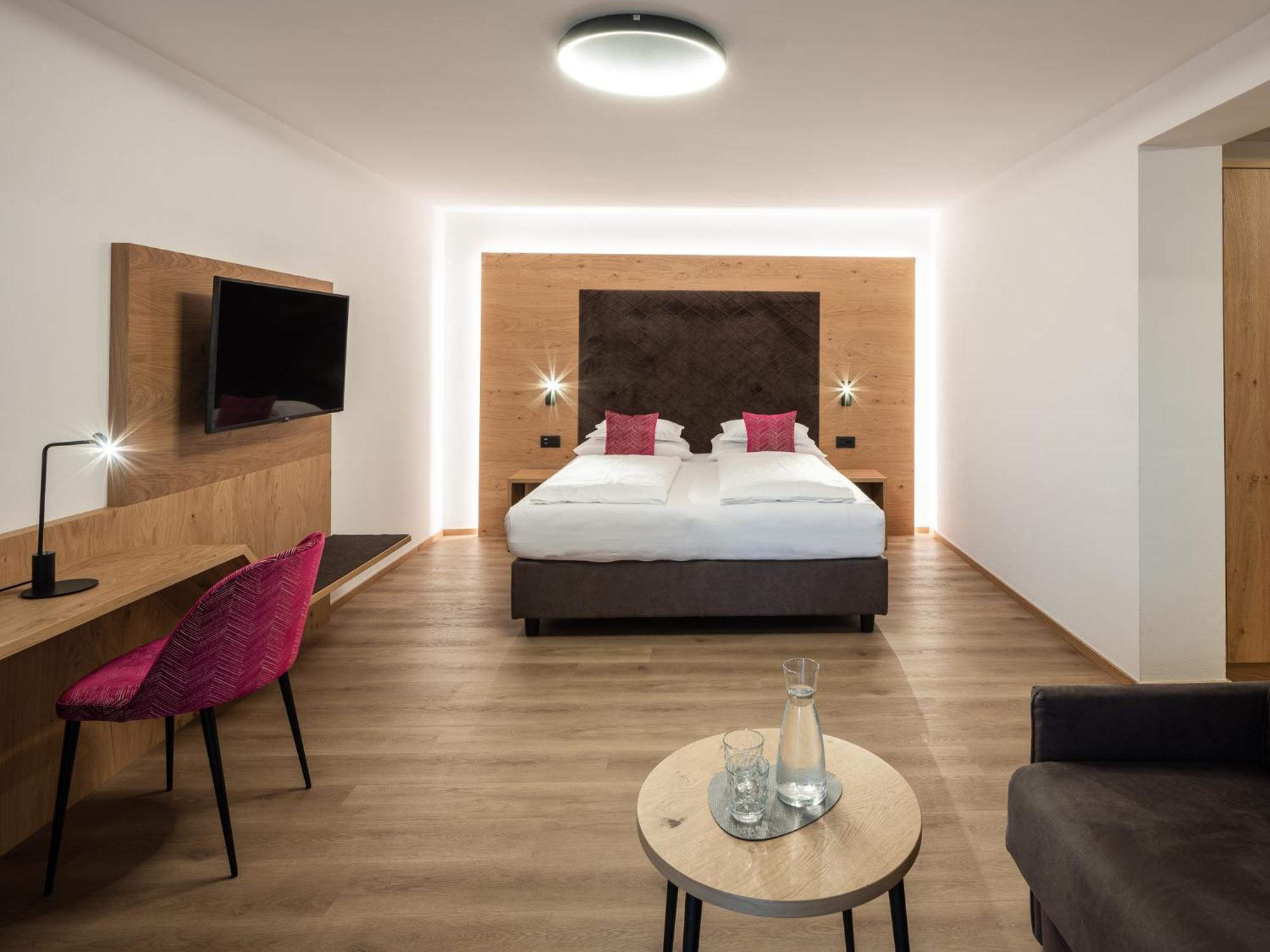 Hotel Blitzburg Brunico Esterno foto