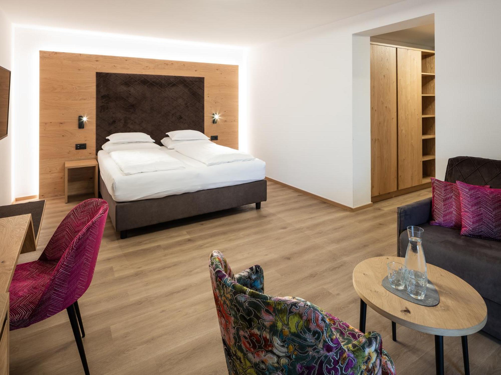 Hotel Blitzburg Brunico Esterno foto