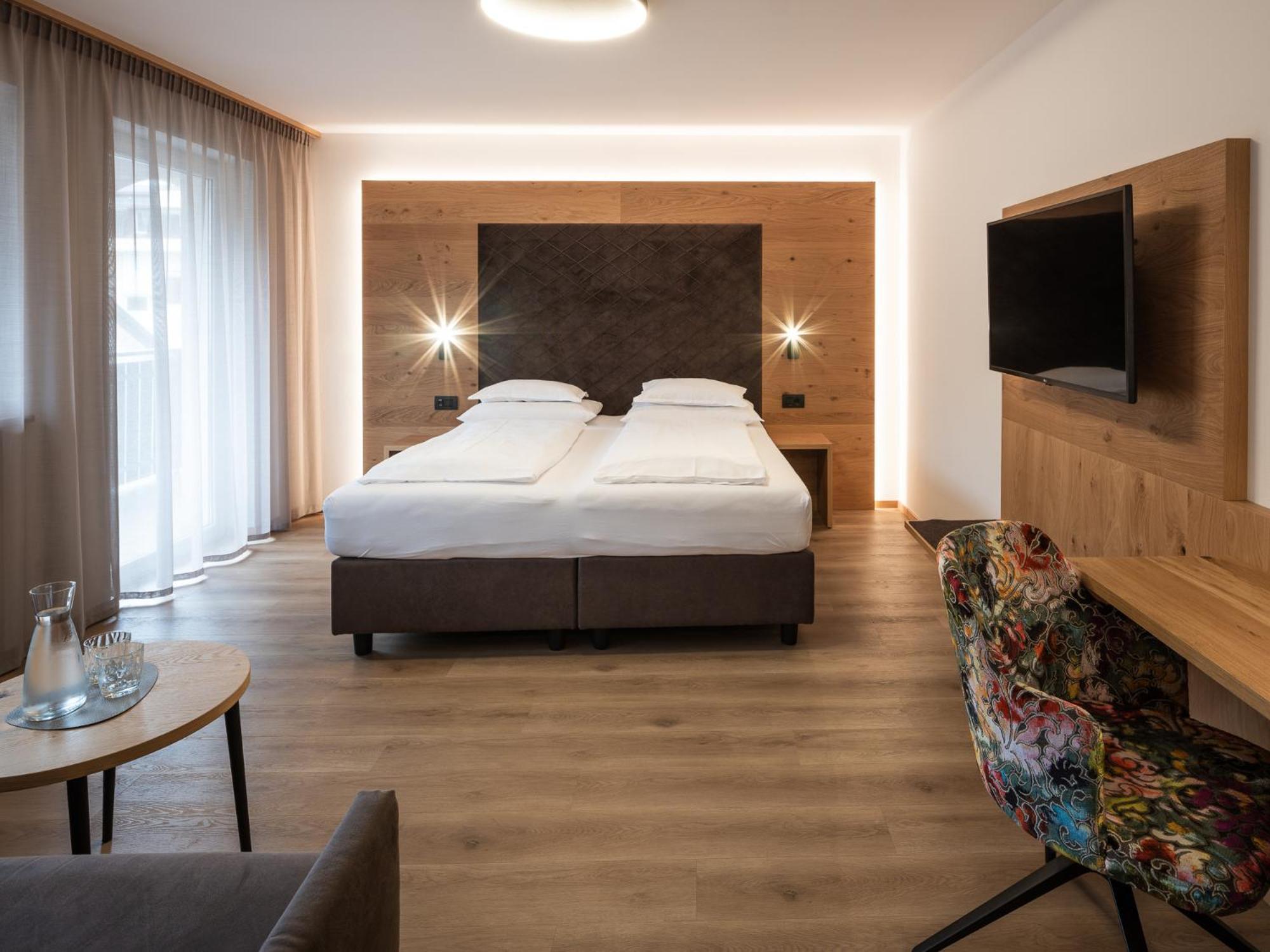 Hotel Blitzburg Brunico Esterno foto