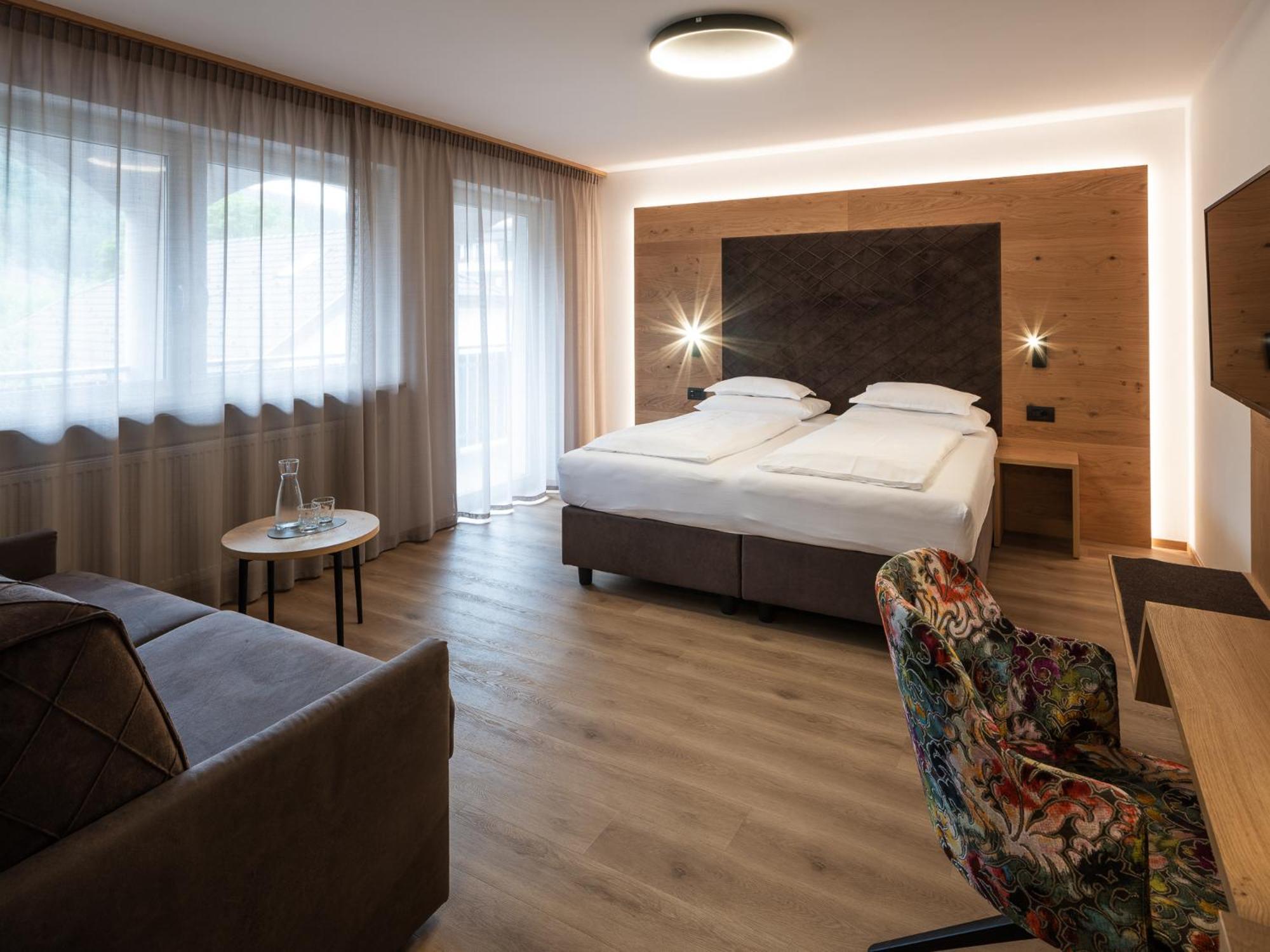 Hotel Blitzburg Brunico Esterno foto