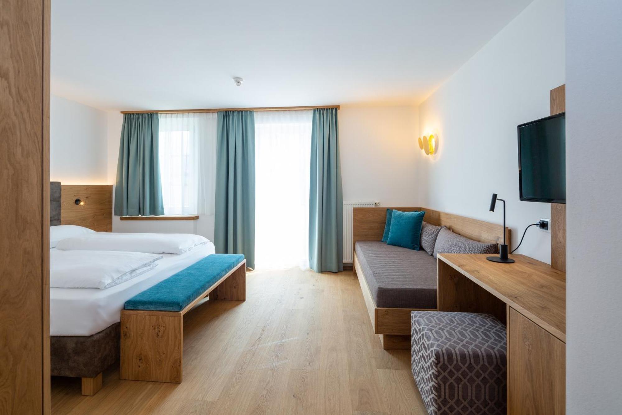 Hotel Blitzburg Brunico Esterno foto
