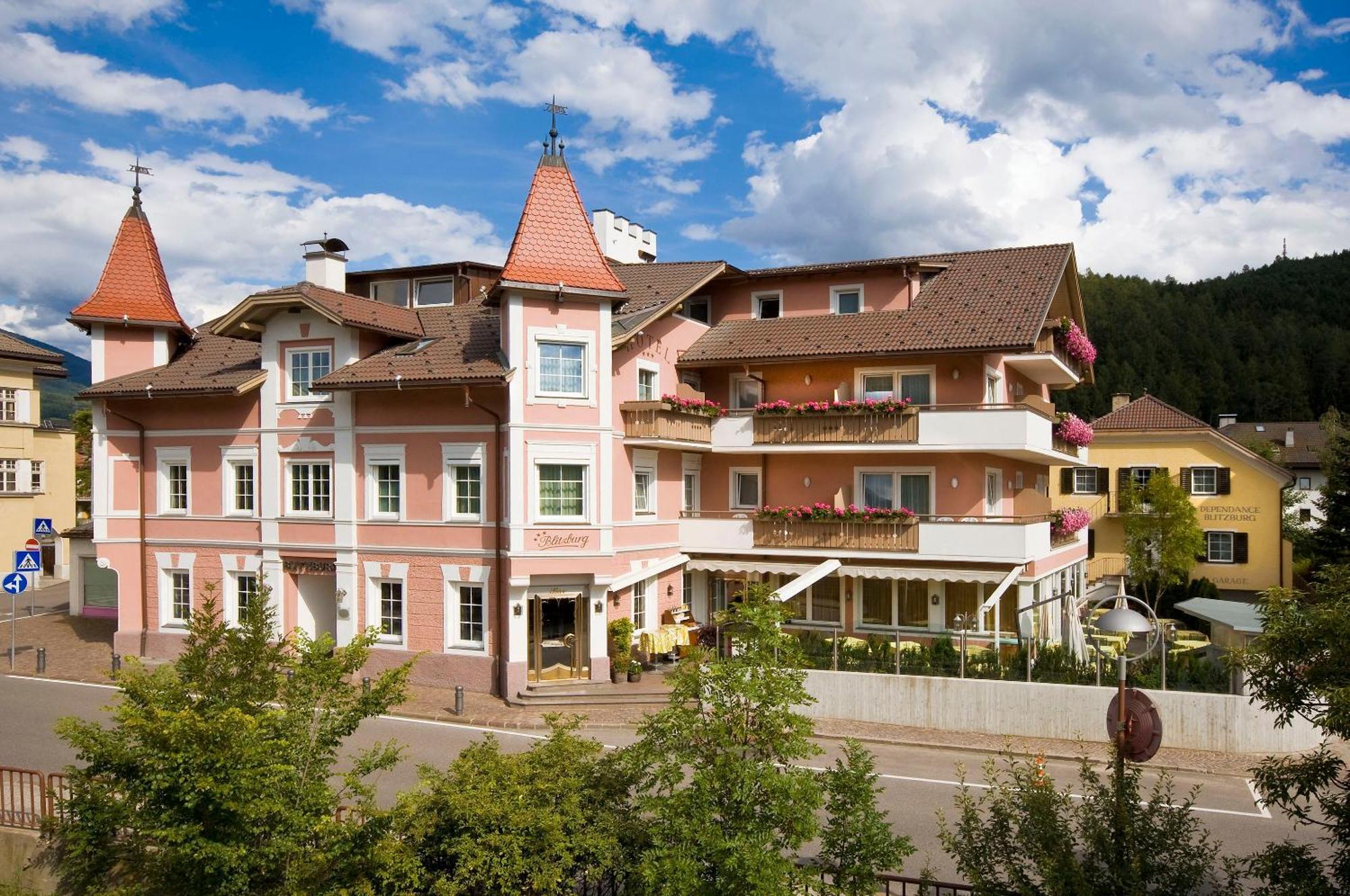 Hotel Blitzburg Brunico Esterno foto
