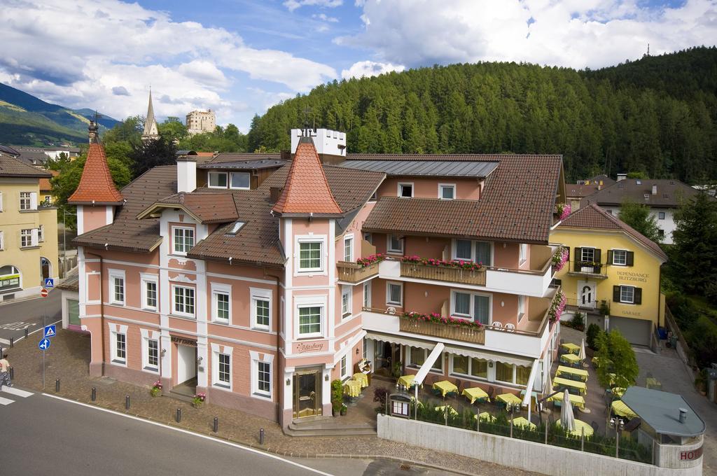 Hotel Blitzburg Brunico Esterno foto