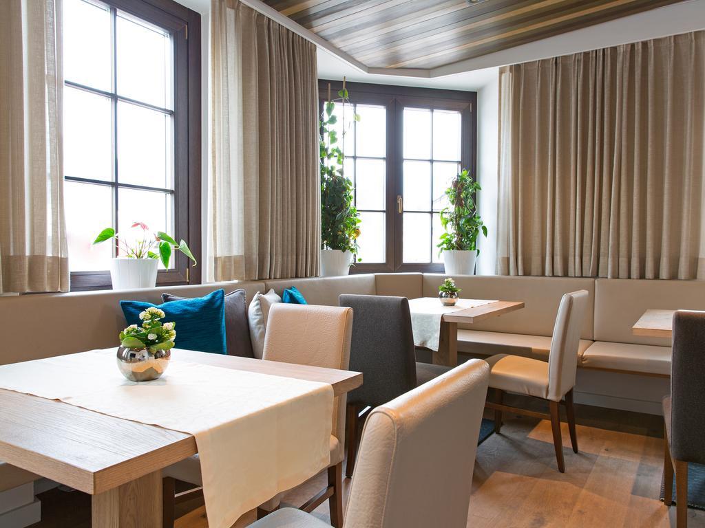Hotel Blitzburg Brunico Esterno foto