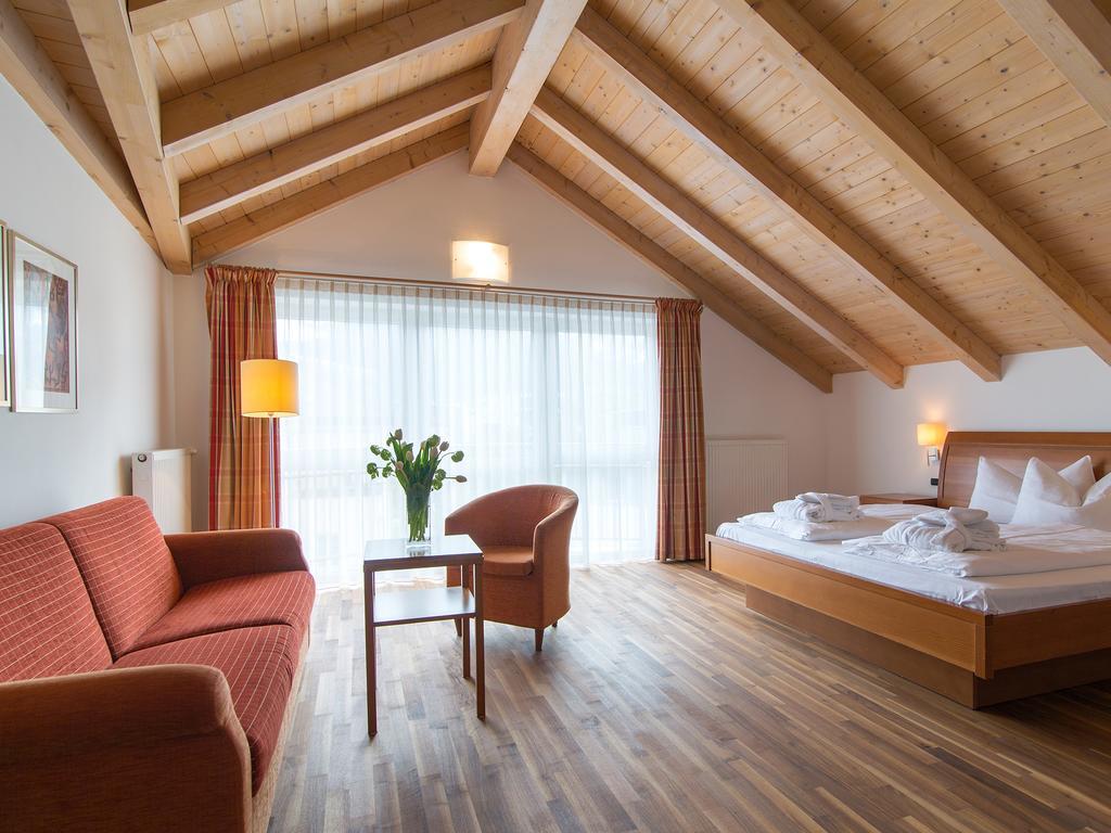 Hotel Blitzburg Brunico Esterno foto